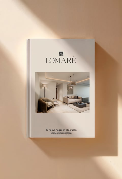 Folleto inmobiliario Lomaré en fondo beige mostrando sala moderna con tagline en español